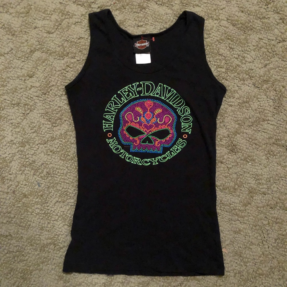 Harley Davidson tank top! Very colorful and comfy. Flaws are pictured.